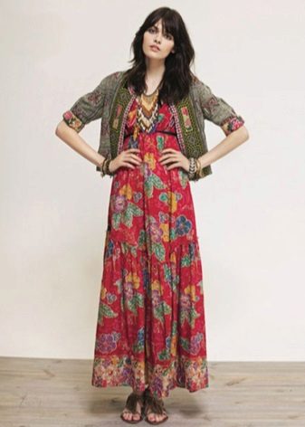 Boho red dress na may print