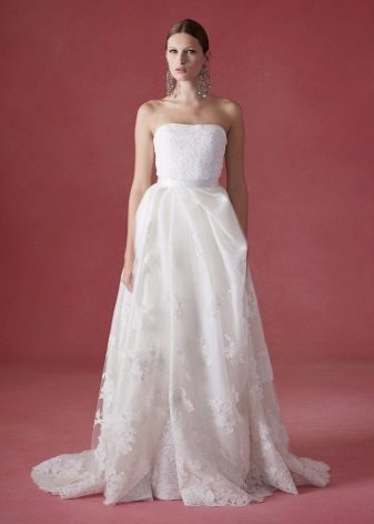 The fitted wedding dress