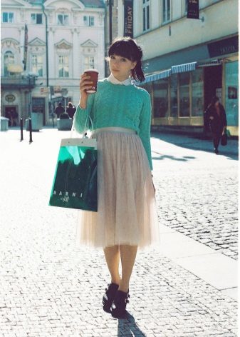 Asymmetrical skirt and accessories