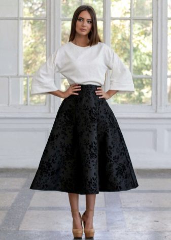 black midi skirt para sa pagdiriwang