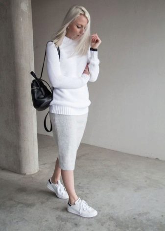 Knitted pencil skirt in combination with sneakers