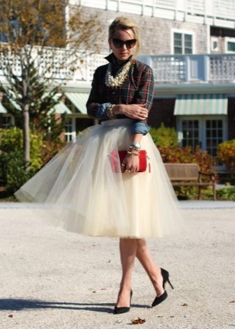 puting tulle skirt