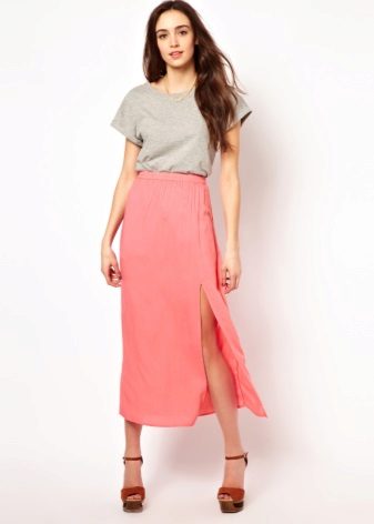 Banayad na summer slit skirt at tank top