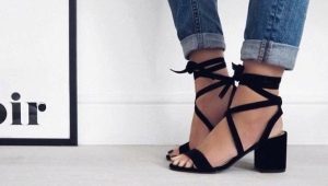 Mababang Heel Sandals