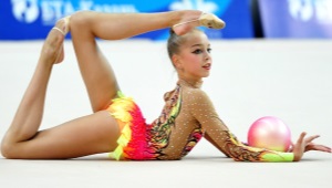 Gymnastic swimsuit na may palda