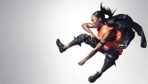 Mga Black Sneaker ng Nike Women