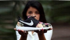 Mga sneaker na may mga bulaklak