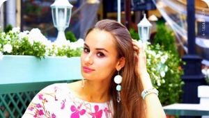 Dangling earrings