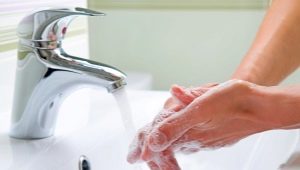 How to wash the foam with hands?