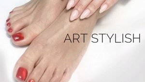 Ideas for creating an original and beautiful pedicure Cat's eye