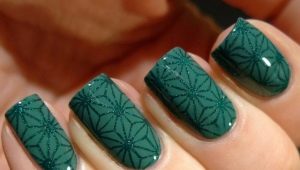 Emerald manicure: ang mga lihim ng disenyo at mga naka-istilong ideya