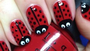 Paano gumawa ng isang magagandang manicure na may ladybug sa mga kuko?