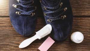 Paano upang linisin ang sapatos ng suede sa bahay?