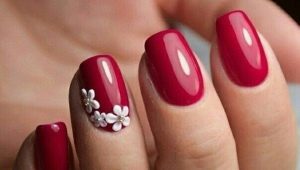 Mga Ideya ng Red Manicure para sa Maikling Pako