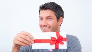 Ang ideya ng isang impresyon ng regalo para sa isang lalaki