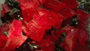 Rhodochrosite: paglalarawan, mga katangian at uri