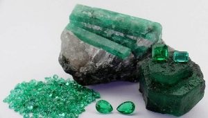 Paano makilala ang natural na esmeralda mula sa artipisyal?