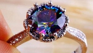 Mystic topaz: ang mga katangian ng bato, kung kanino ito nababagay?