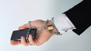 Nomophobia: bakit ito nangyayari at kung paano ituring?