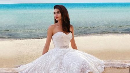 Maikling kasal dresses - bigyang-diin ang kagandahan ng mga binti