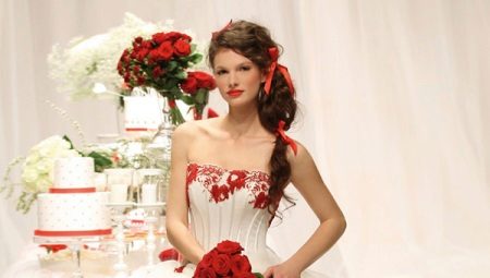 Wedding dresses na may mga pulang elemento