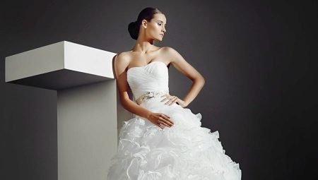 Wedding Dresses sa pamamagitan ng Amour Bridal