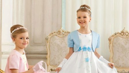 Dresses sa huling sa 4 na klase para sa mga batang babae