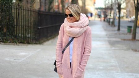 Mga pink na cardigans