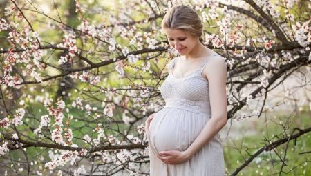 Summer sundresses for pregnant women