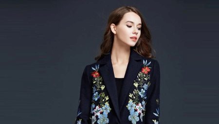 Coat na may burda