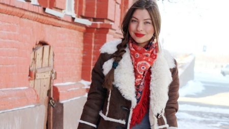 Ano ang magsuot ng coat na skinskin?