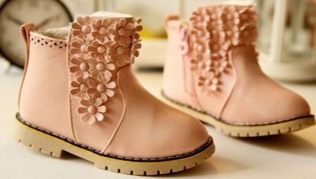 Bata ng boots para sa mga batang babae