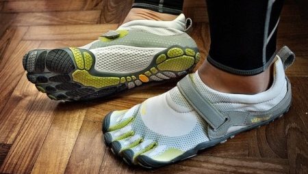 Mga sapatos na may mga daliri