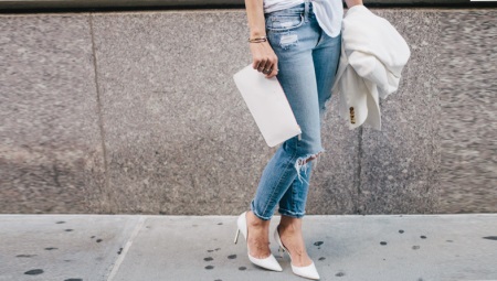 White sapatos na may takong