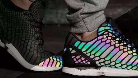 Mapang-reflective Sneakers