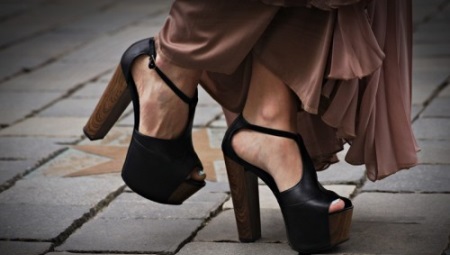Chunky Heels at Platform Shoes