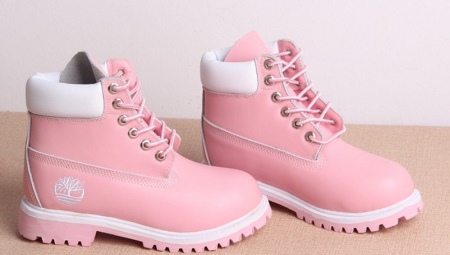 Mga pink na sapatos