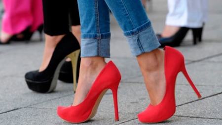 Mga sapatos na Nubuck