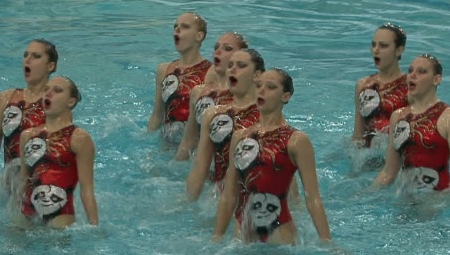 Swimsuits para sa naka-synchronize na swimming