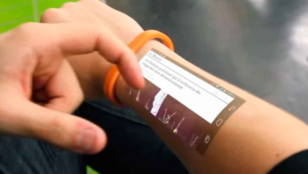 Phone bracelet