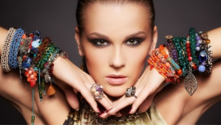 Kagandahan Bracelets