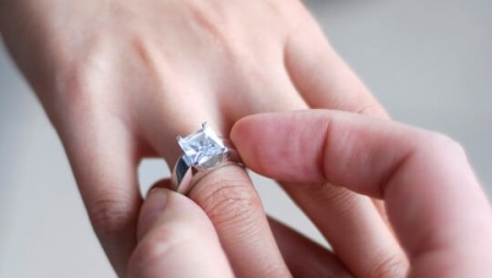 What hand are you wearing a wedding ring?