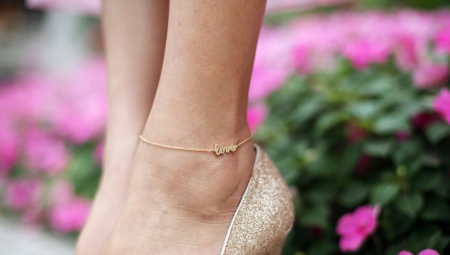 Gintong pulseras sa paa