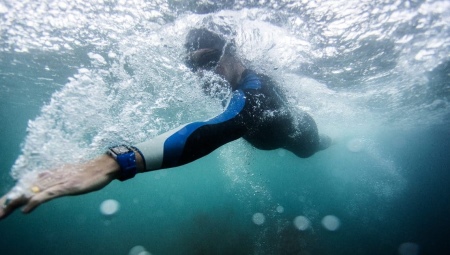 Fitness bracelets swimming