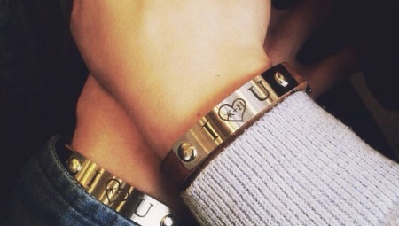 Pares ng mga bracelets