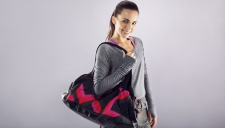 Mga sports travel bag