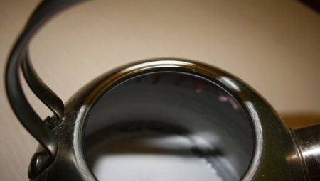 How to clean a stainless steel kettle inside and out?