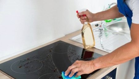Paano upang linisin ang salamin ceramic kalan mula sa uling?