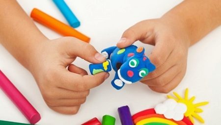 Paano linisin ang plasticine mula sa mga damit?