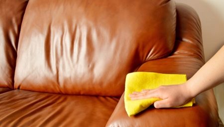 How to wipe the handle with a leather sofa?